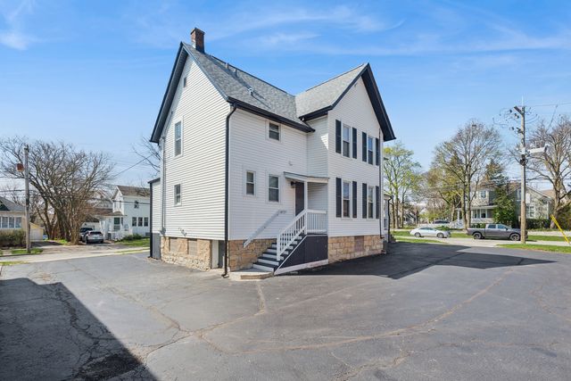 323 S Hale Street, Wheaton, IL 60187