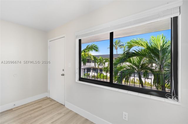 1310 W 29th St 29, Hialeah, FL 33012
