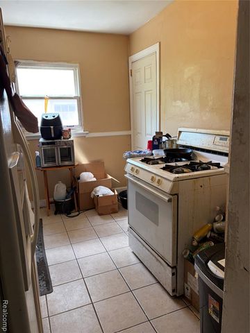 16019 Ellsworth Street, Detroit, MI 48227