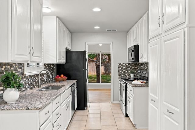 107 Creek Courts Drive, Trophy Club, TX 76262