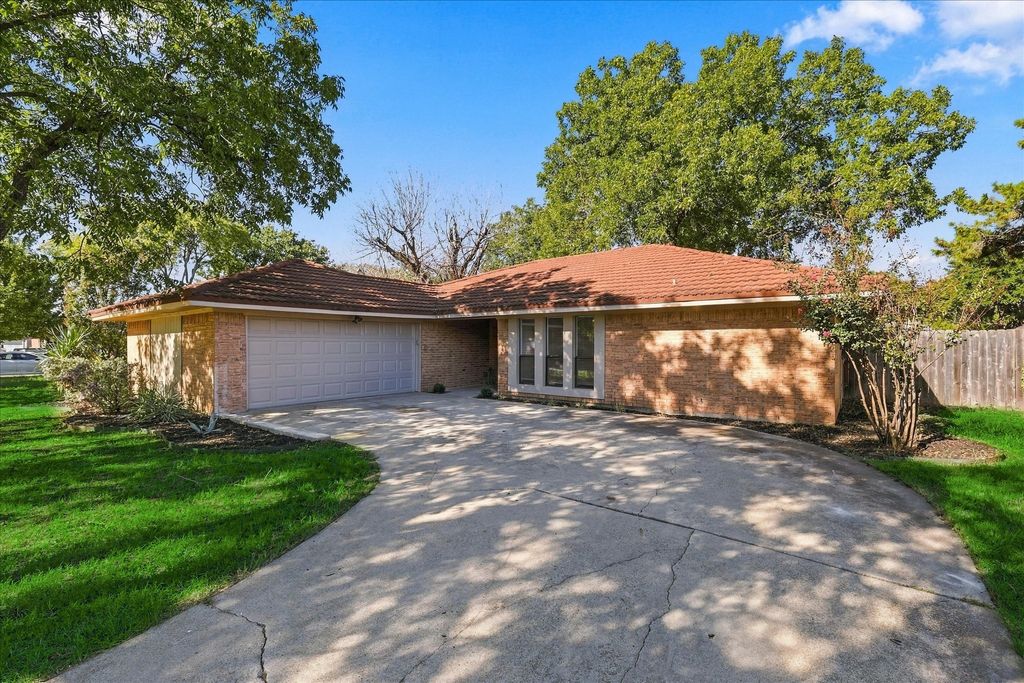 107 Creek Courts Drive, Trophy Club, TX 76262 — photo 2