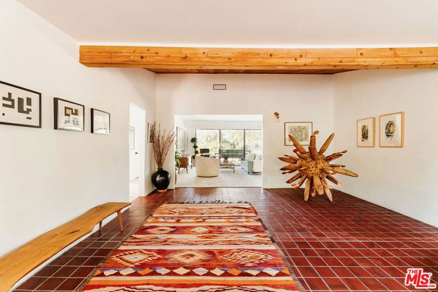 9550 Wheatland Avenue, Sunland, CA 91040