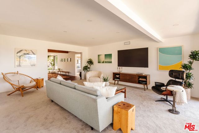 9550 Wheatland Avenue, Sunland, CA 91040