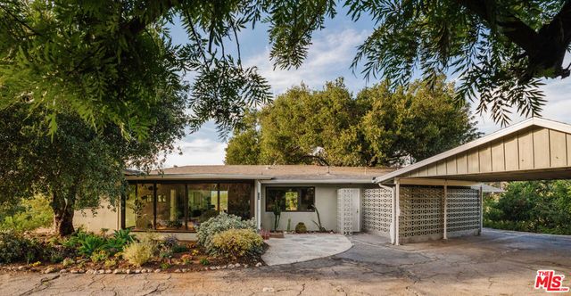 9550 Wheatland Avenue, Sunland, CA 91040