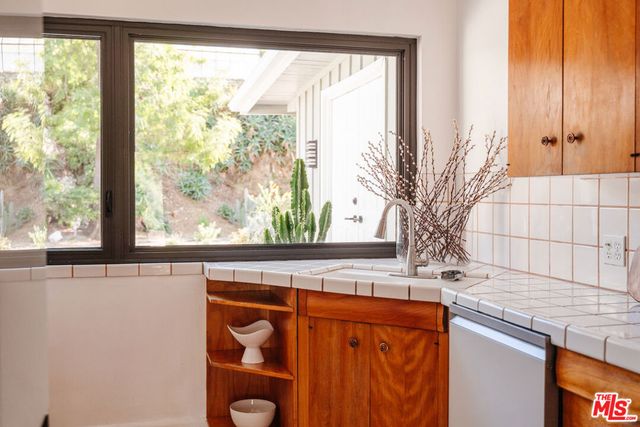 9550 Wheatland Avenue, Sunland, CA 91040