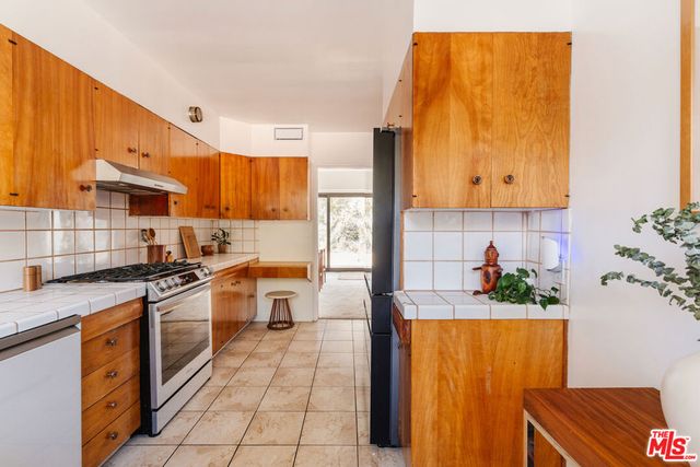 9550 Wheatland Avenue, Sunland, CA 91040