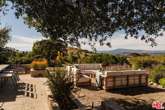 9550 Wheatland Avenue, Sunland, CA 91040