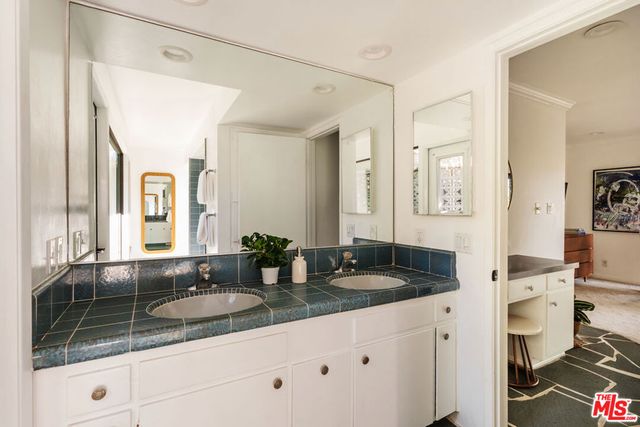 9550 Wheatland Avenue, Sunland, CA 91040