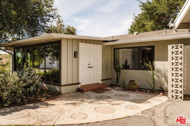 9550 Wheatland Avenue, Sunland, CA 91040