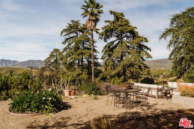 9550 Wheatland Avenue, Sunland, CA 91040