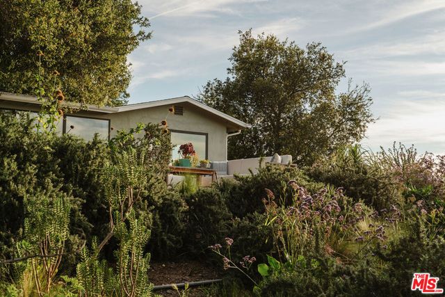 9550 Wheatland Avenue, Sunland, CA 91040