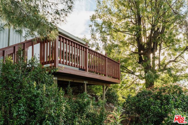 9550 Wheatland Avenue, Sunland, CA 91040