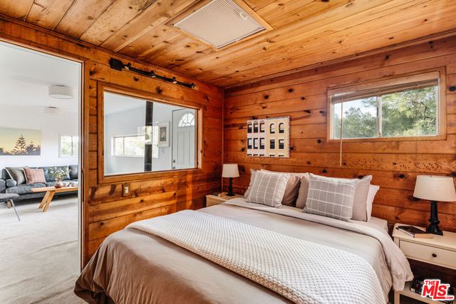 9550 Wheatland Avenue, Sunland, CA 91040