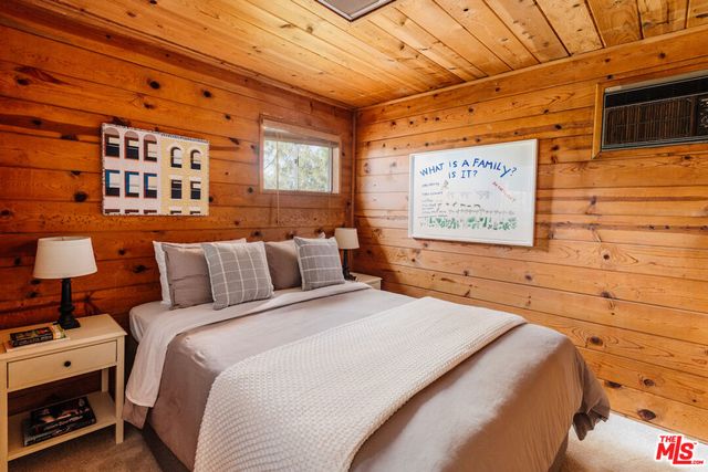 9550 Wheatland Avenue, Sunland, CA 91040