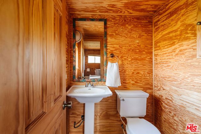 9550 Wheatland Avenue, Sunland, CA 91040