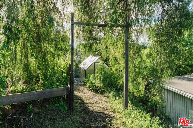 9550 Wheatland Avenue, Sunland, CA 91040