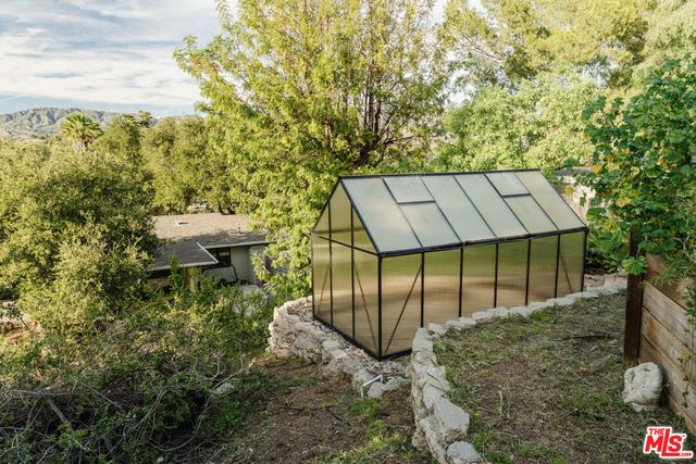 9550 Wheatland Avenue, Sunland, CA 91040