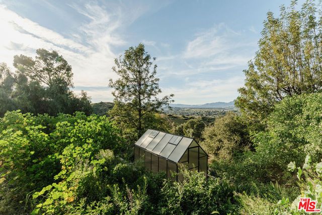 9550 Wheatland Avenue, Sunland, CA 91040