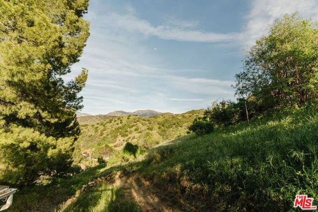 9550 Wheatland Avenue, Sunland, CA 91040