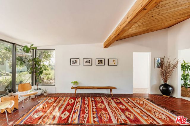 9550 Wheatland Avenue, Sunland, CA 91040