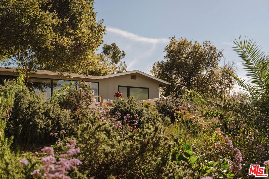 9550 Wheatland Avenue, Sunland, CA 91040