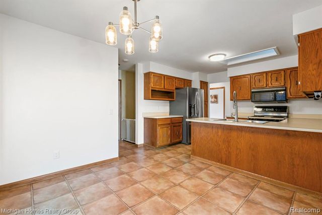 38966 Mount Kisco Drive, Sterling Heights, MI 48310