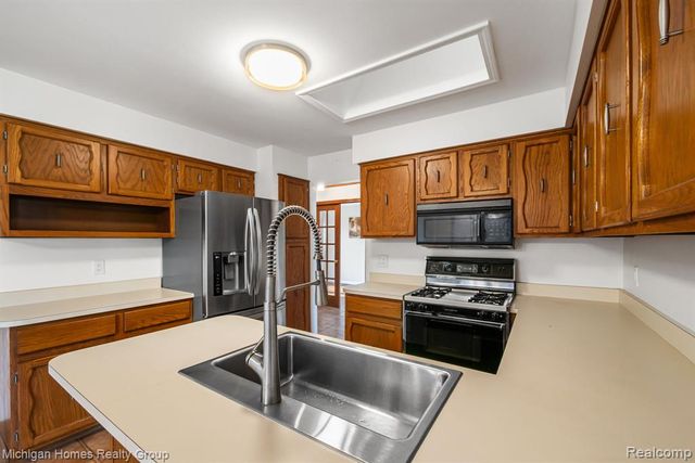 38966 Mount Kisco Drive, Sterling Heights, MI 48310