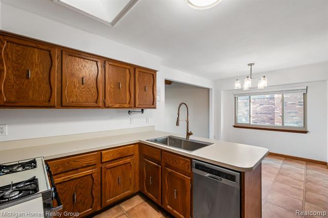 38966 Mount Kisco Drive, Sterling Heights, MI 48310