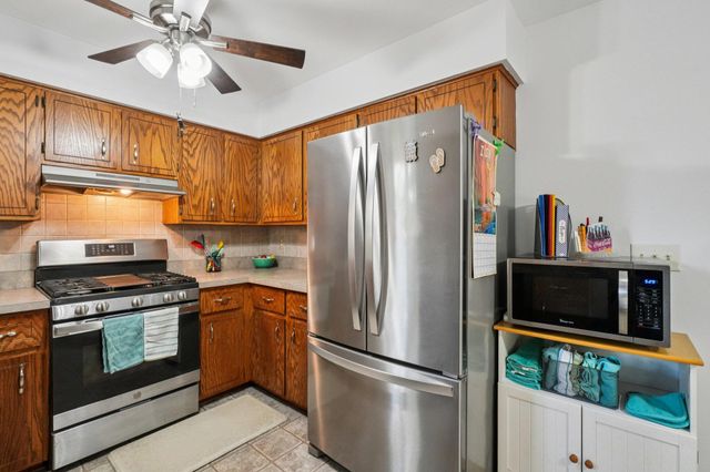 3154 Lake Drive, Highland, MI 48356