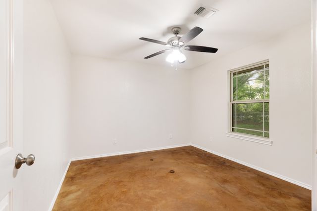525 19th Street NW, Paris, TX 75460