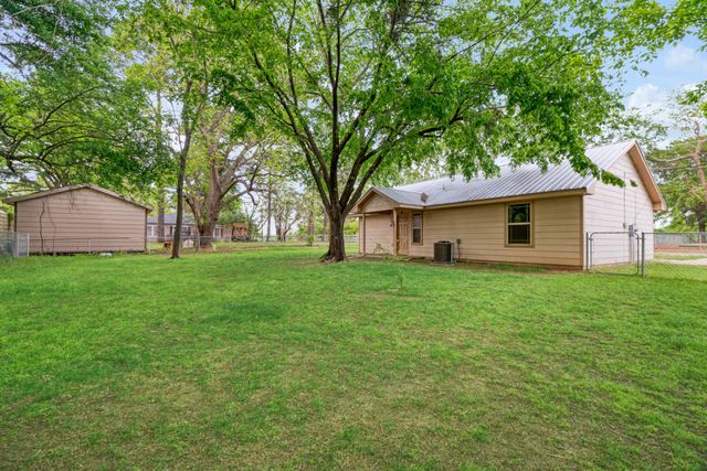525 19th Street NW, Paris, TX 75460