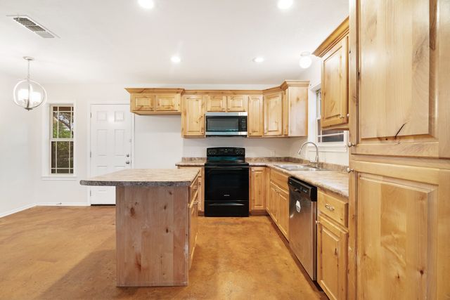 525 19th Street NW, Paris, TX 75460