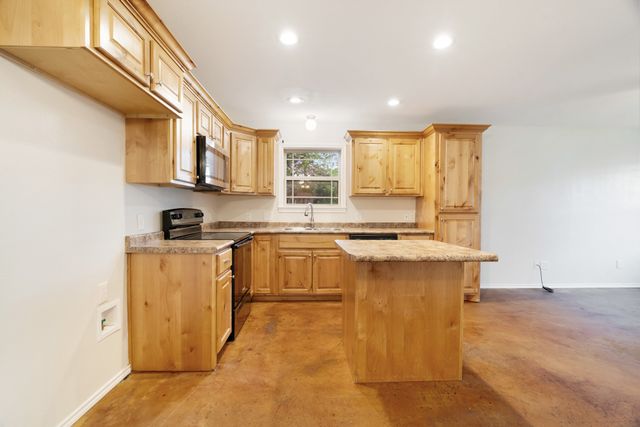 525 19th Street NW, Paris, TX 75460