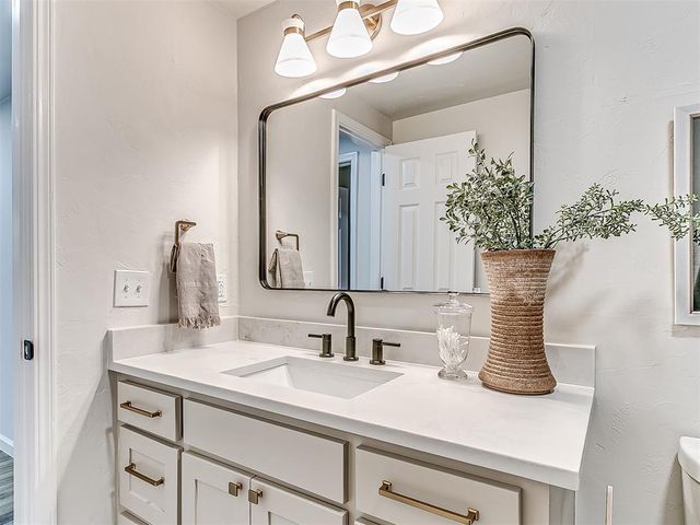6705 Crow Circle, Oklahoma City, OK 73132