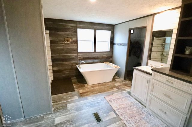 19 Clay 235, Knobel, AR 72435