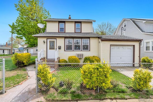 20 Ronald Place, Roosevelt, NY 11575