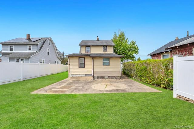 20 Ronald Place, Roosevelt, NY 11575