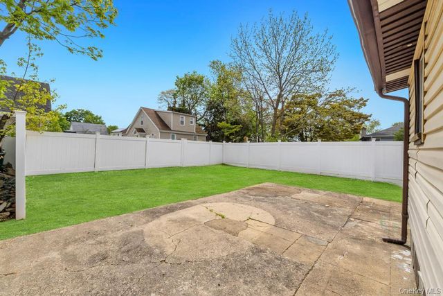 20 Ronald Place, Roosevelt, NY 11575