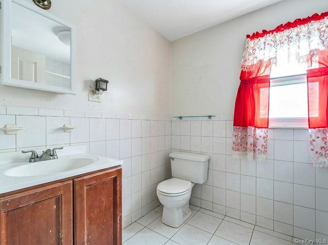 20 Ronald Place, Roosevelt, NY 11575