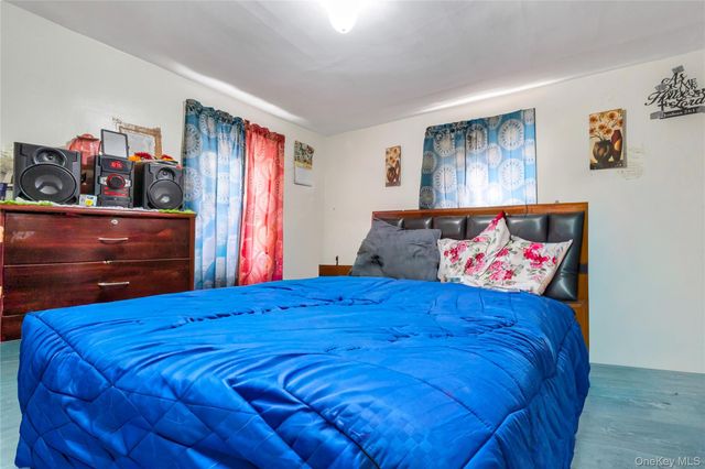 20 Ronald Place, Roosevelt, NY 11575