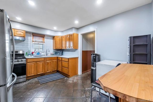 20 Ronald Place, Roosevelt, NY 11575
