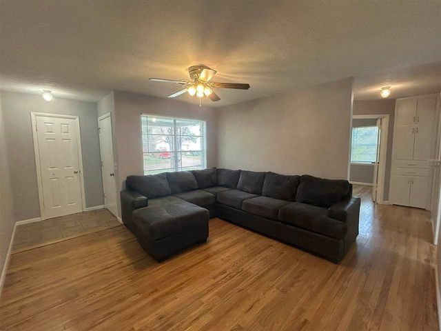 107 Maple St, Elgin, OK 73538