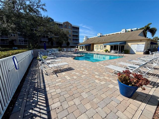 960 STARKEY ROAD 10501, Largo, FL 33771