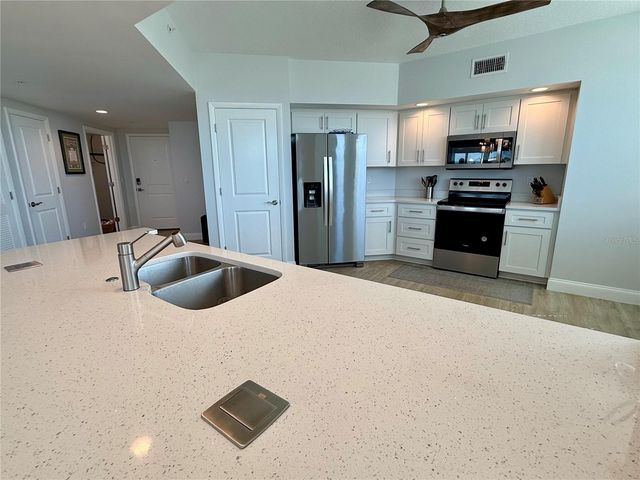 960 STARKEY ROAD 10501, Largo, FL 33771