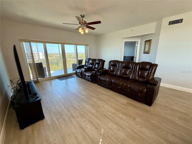 960 STARKEY ROAD 10501, Largo, FL 33771
