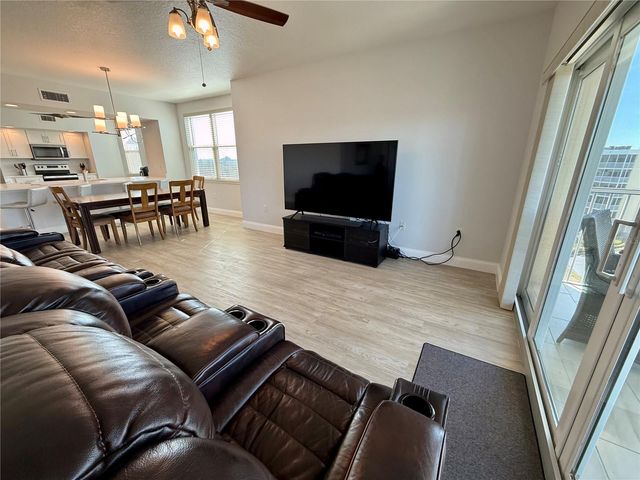 960 STARKEY ROAD 10501, Largo, FL 33771