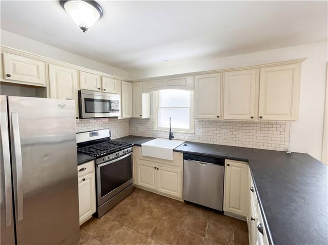 804 Sunset Avenue, Liberty, MO 64068