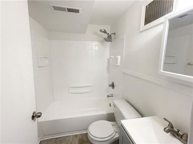 804 Sunset Avenue, Liberty, MO 64068