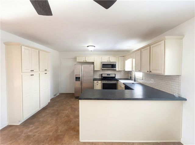 804 Sunset Avenue, Liberty, MO 64068