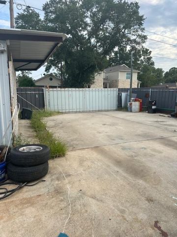 5119 Creekmont Drive, Houston, TX 77091
